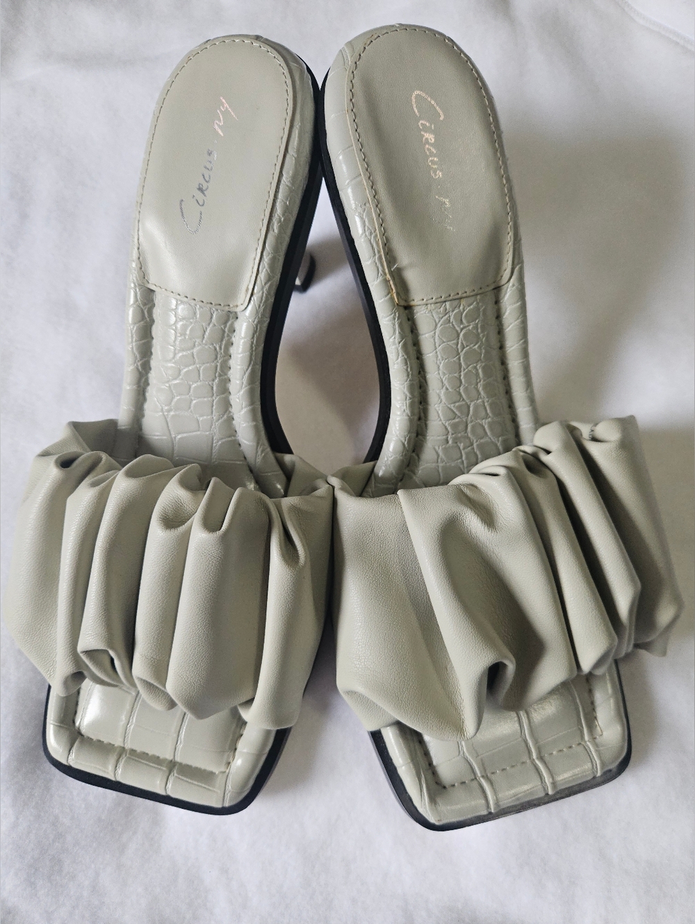 Circus by Sam Edelman Light Gray Ruched Slide Sandals